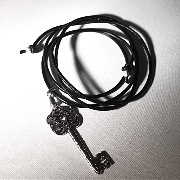 🗝Silver Key, Leather Wrap Choker🗝 - Picture 2 of 4